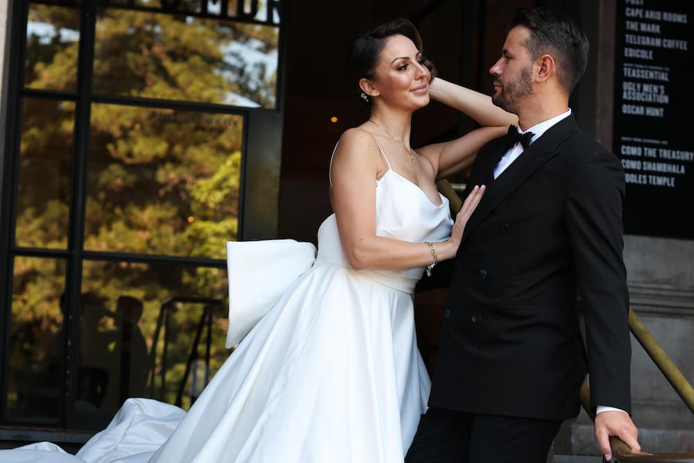 Wedding Couple dancing and in dip